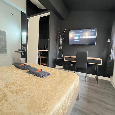 Charmant Studio Baignoire Нарбонна Экстерьер фото